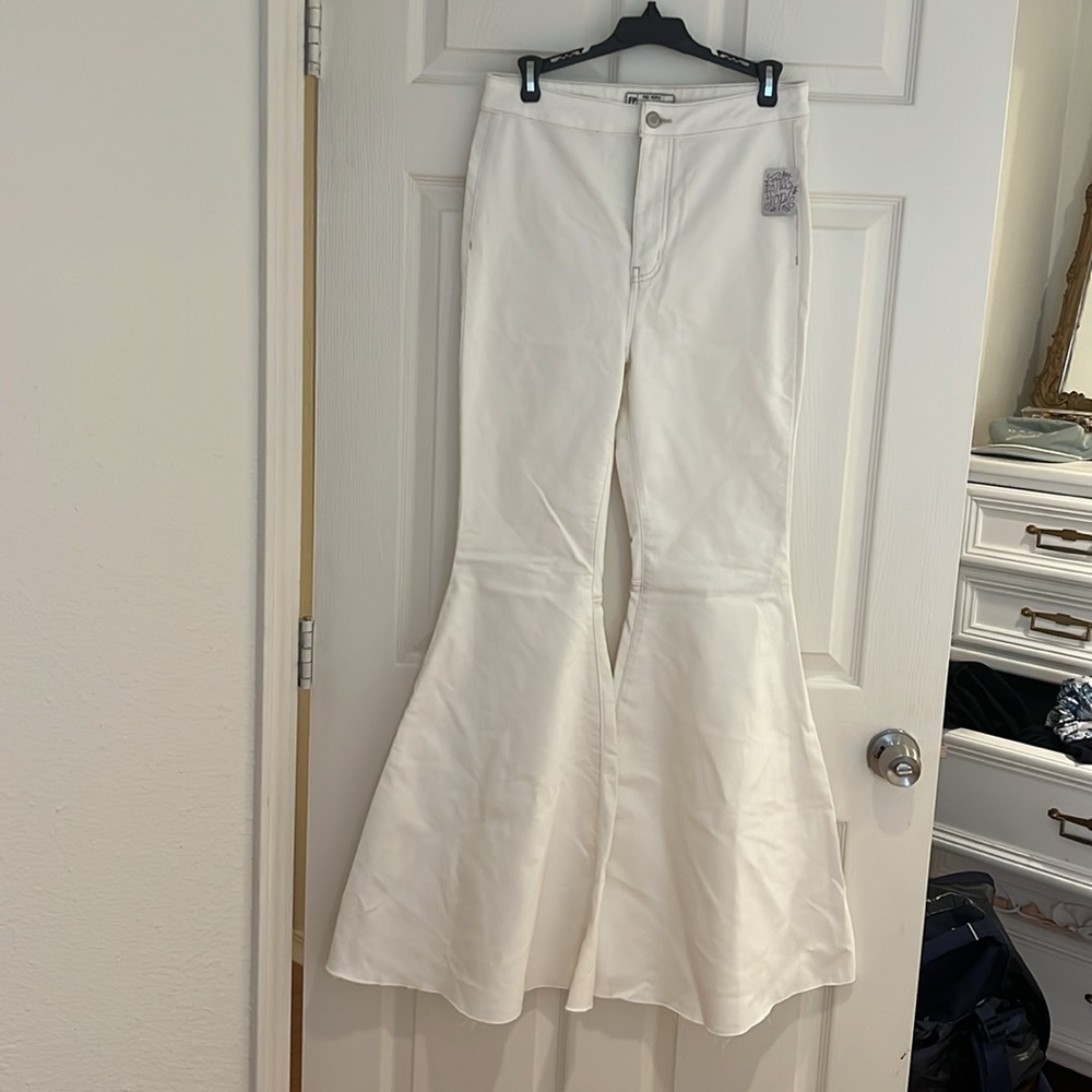 Free People White Flare Jeans - Picture 2 of 5